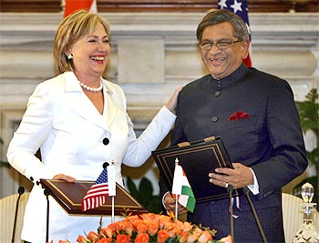US Secretary of State Hillary Clinton with Foreign Minister S M Krishna in New Delhi