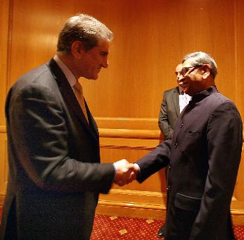 S M Krishna and his Pakistani counterpart, Shah Qureshi  greet each other during a SAARC Council of Ministers' working dinner reception in NewYork
