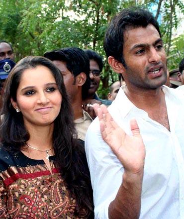 Sania Mirza and Shoaib Malik in Hyderabad with the media