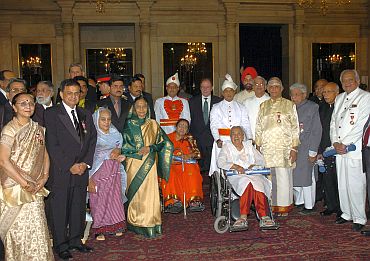 President Pratibha Devisingh Patil with the awardees at the Civil Investiture Ceremony-II at Rashtrapati Bhavan