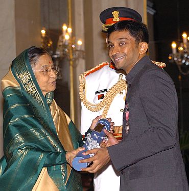 President Pratibha Patil presenting the Padma Shri Award to Narain Karthikeyan