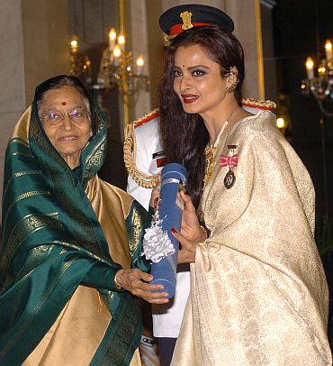 President Pratibha Patil presenting the Padma Shri Award to Rekha