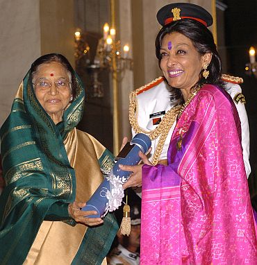 President Pratibha Patil presenting the Padma Bhushan Award to Dr Mallika V Sarabhhai