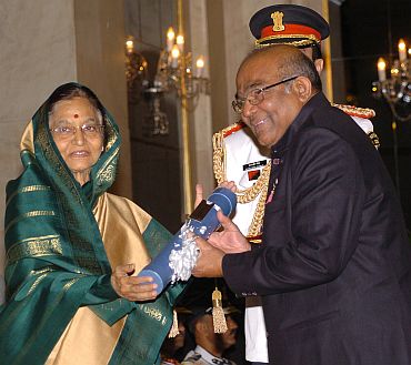 President Pratibha Patil presenting the Padma Vibhushan Award to Dr Yaga Venugopal Reddy