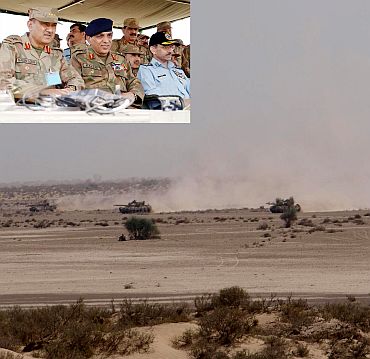 Pakistan Army Chief General Ashfaq Parvez Kayani and Chief of Air Staff, Air Chief Marshal Rao Qamar Suleman witnessing the exercise