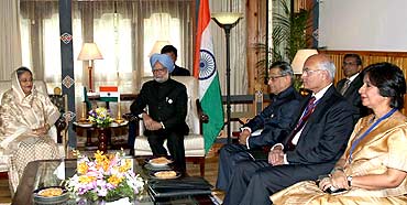 PM Manmohan Singh meets Bangladeshi Prime Minister Sheikh Hasina