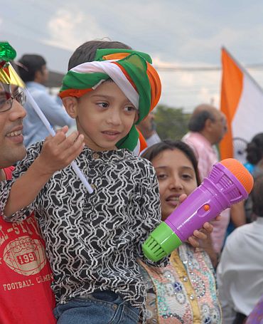 Mallika Sherawat glams up India Day parade