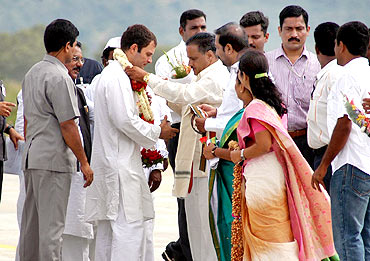 Congress leaders from Mysore greet Rahul