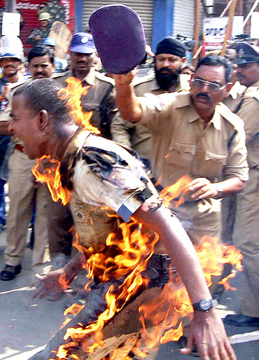 A university student commits self-immolation over Telangana