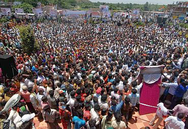 Thousands turned up for Jagan's yatra