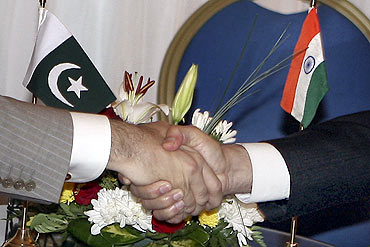 Pakistan PM Yousuf Reza Gilani greets Dr Singh at the NAM summit in Sharm el-Sheikh, July 16, 2009