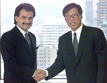 Co-Chairman of the Hyundai Group Chung Mong-hun greets Prince Al Waleed in Seoul