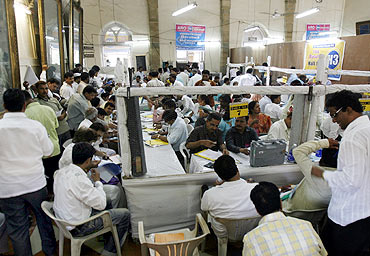 A view of a vote counting room in south Mumbai on May 16, 2009
