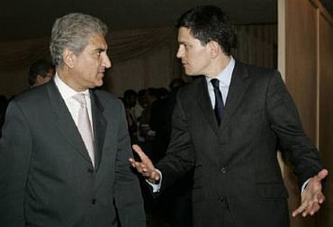Miliband with Pakistan Foreign Minister Shah Mahmood Qureshi