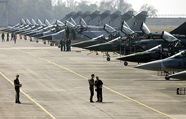 Indian and French aircraft at a joint exercise at Kalaikunda airbase, February 21, 2007