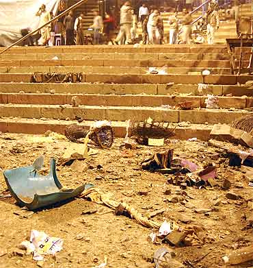 Onlookers stand at the site of a blast in Varanasi on December 7, 2010. The blast outside a temple injured several people, including worshippers, and caused a small stampede