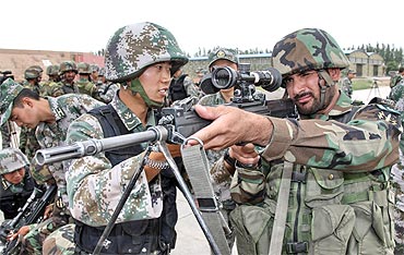 Chinese and Pakistani soldiers take part in an anti-terrorism drill