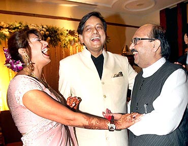 Shashi Tharoor with Sunanda Pushkar and former Samajwadi Party leader Amar Singh during their wedding reception