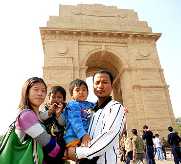 Mary with husband Onler Kom and their children at India Gate, New Delhi
