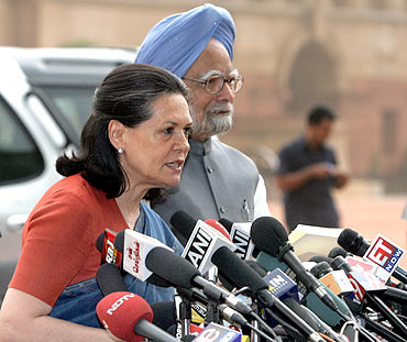 Congress president Sonia Gandhi with Prime Minister Manmohan Singh