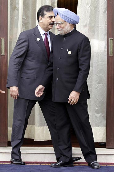 Prime Minister Manmohan Singh and his Pakistani counterpart Yusuf Raza Gilan