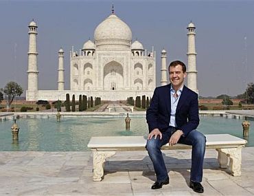 Russia's President Dmitry Medvedev visits the historic Taj Mahal in Agra December 22, 2010
