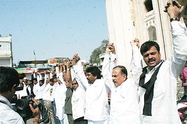 Politicians and members of Telangana Joint Action Committee also participate in the human chain