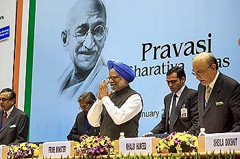 Prime Minister Manmohan Singh addresses the Indian Diaspora at the Pravasi Bharatiya Divas in New Delhi