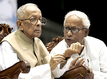 Basu and present West Bengal Chief Minister Buddhadeb Bhattacharya attend the 30th anniversary celebrations of the communist party government in Kolkata in 2007
