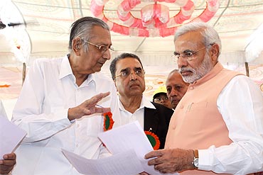 Mahendra Mehta with Gujarat Chief Minister Narendra Modi
