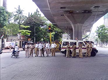 Hundreds of police personnel deployed in Mumbai