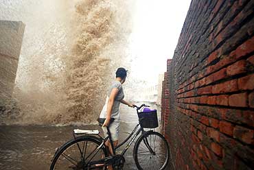 When giant waves shook up cities
