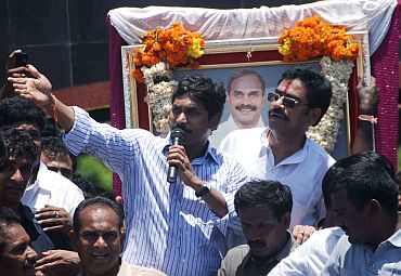 Jagan addresses a gathering at Ichapuram during his Odarpu Yatra