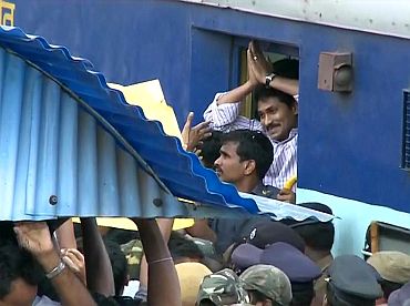 Jagan greets supporters before disembarking at Loddaputti