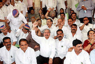 MNS and BJP legislators protest the Belgaum issue outside the Maharashtra assembly