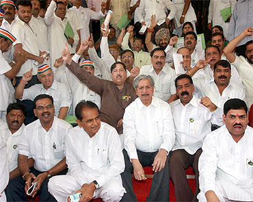 MNS and BJP legislators protest the Belgaum issue outside the Maharashtra assembly