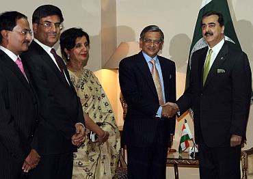 The Indian delegation including Foreign Secretary Nirupama Rao, Indian Ambassador Sharat Sabharwal and SM Krishna meet Pak PM Yousuf Raza Gilani