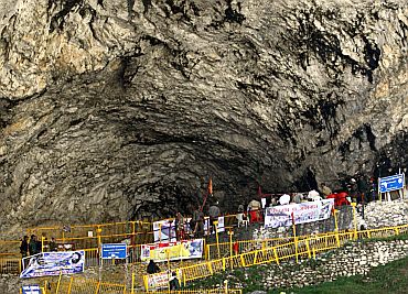 Ice lingam inside Amarnath cave shrine melts!