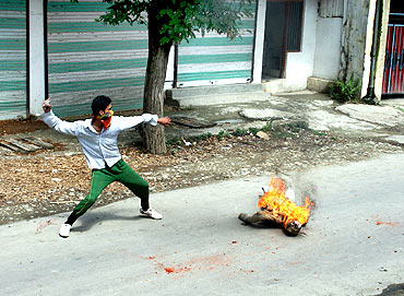 A protestor hurls stones at security forces in Srinagar