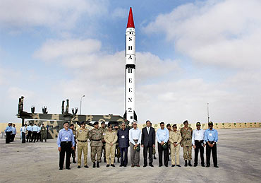 Former Pak PM Shaukat Aziz poses for a photograph with scientists before a missile test flight