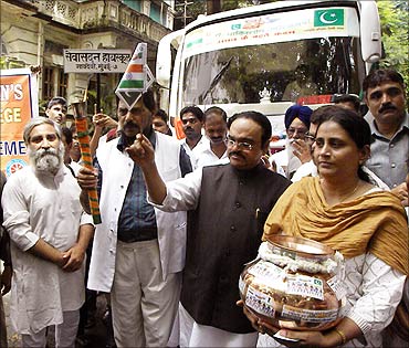 Convener of Caravan Sandeep Pandey, RPI leader Ramdas Athawale, Maharashtra deputy chief minsiter Chhagan Bhujbal with the urn that contains soil from India