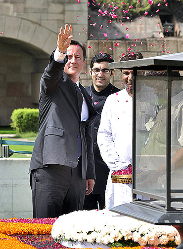 Cameron pays tributes at Mahatma Gandhi memorial at Rajghat in New Delhi