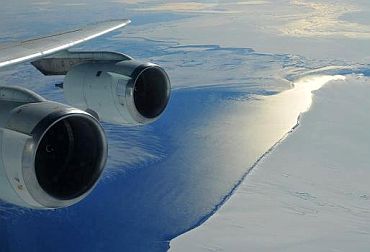 A NASA DC-8 makes a turn over Pine Island Bay as it heads back up the glacier for another mapping run