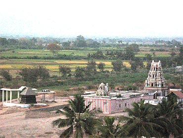 The temples surrounding Yaanaimalai