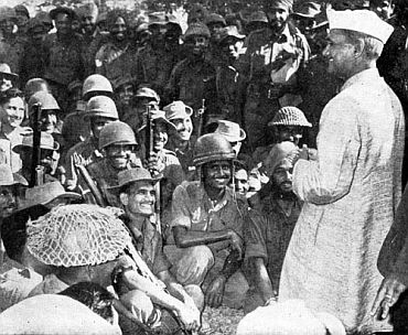 File photo shows Lal Bahadur Shastri sharing a lighter moment with troops