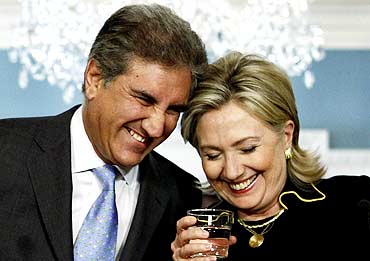US Secretary of State Hillary Clinton with Pakistan Foreign Minister Shah Mehmood Qureshi