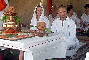 Foreigners perform yagna at Haridwar