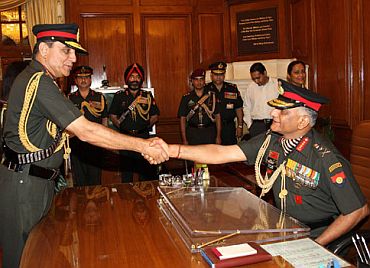 General VK Singh takes over the charge as new Chief of Army Staff from General Deepak Kapoor