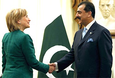 Pakistan Prime Minister Yusuf Raza Gilani with US Secretary of State Hillary Clinton