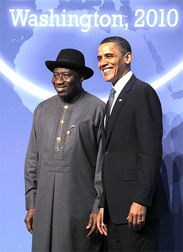 US President Barack Obama poses with Nigerian President Goodluck E Jonathan
